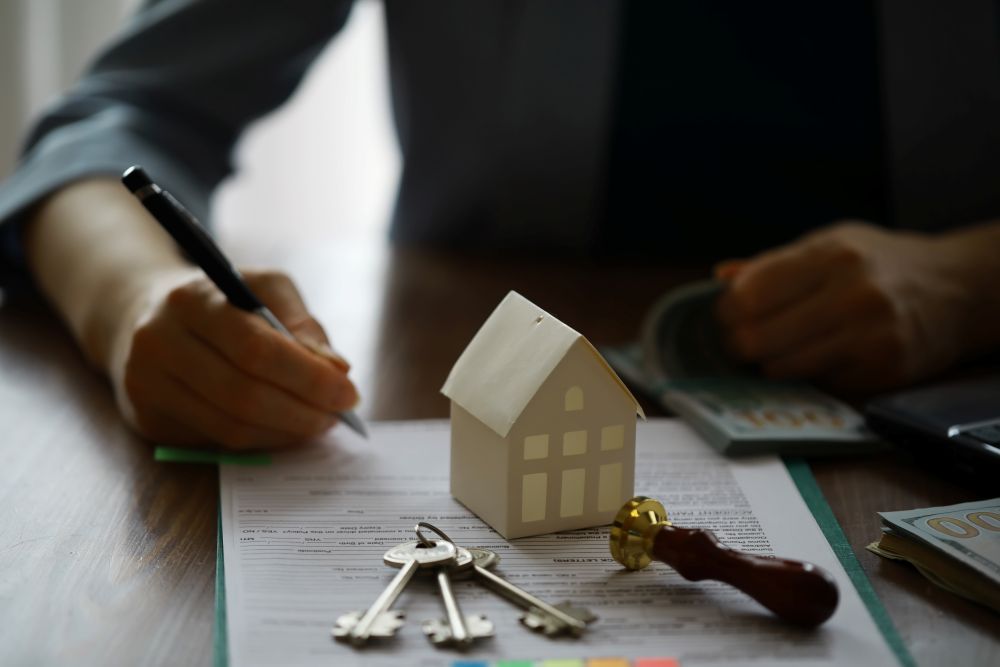 Paying loan application fee when buying a home